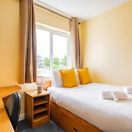 Comfortable 3 Bedroom With Parking *