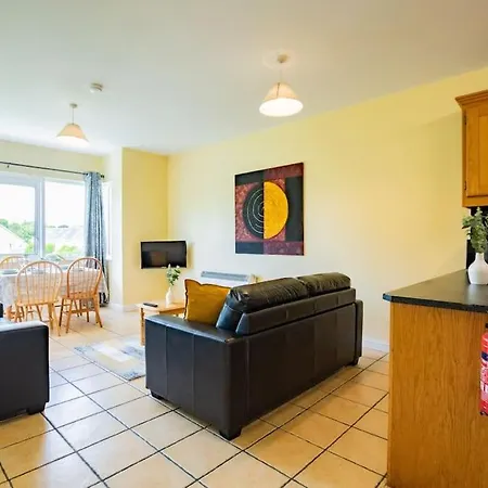 Comfortable 3 Bedroom With Parking 公寓