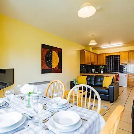 Comfortable 3 Bedroom With Parking * ゴールウェイ