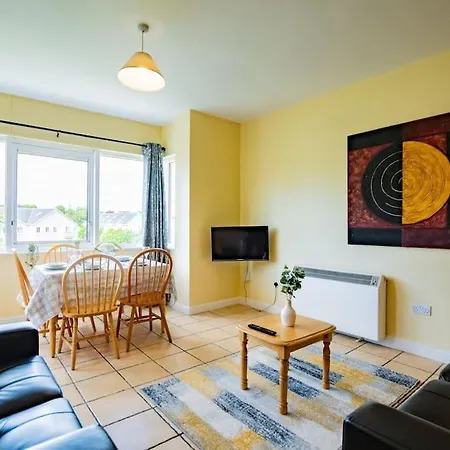 Comfortable 3 Bedroom With Parking